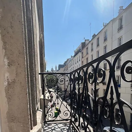 Lumineux 40m2 Au Pied De La Butte Montmartre Appartamento