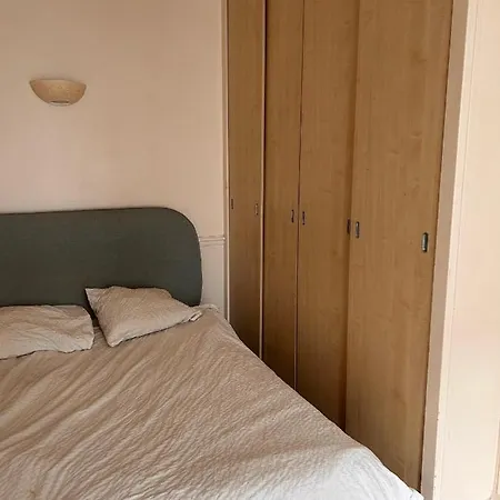 Lumineux 40m2 Au Pied De La Butte Montmartre Paris