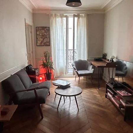 Apartment Lumineux 40m2 Au Pied De La Butte Montmartre Paris